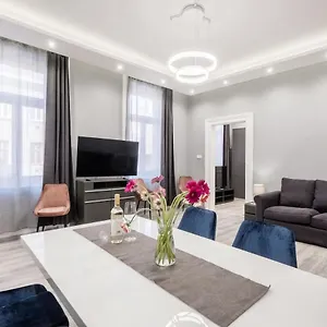 Prime Star Deak Ter Modern Luxury Budapeste
