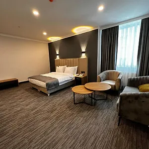 Home Plus Hotel ホテル